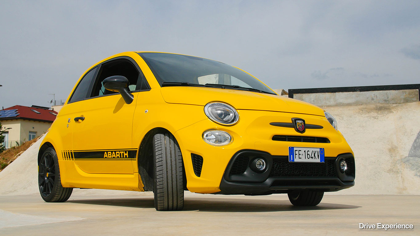 500_Abarth_595_Competizione_(1)